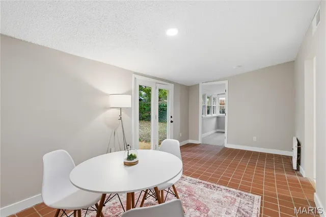 $245,000 | 236 Ballwin Avenue, Winchester, MO 63021