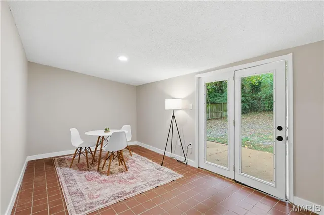 $245,000 | 236 Ballwin Avenue, Winchester, MO 63021