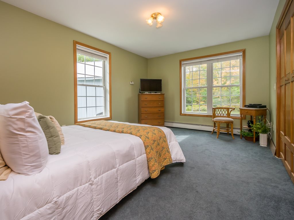 425 Manchester Road Auburn, NH 03032 - Photo 22 of 39