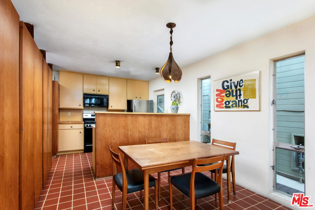 6623 Esplanade Playa del Rey, CA 90293 - Photo 5 of 28 Gallery Image 5