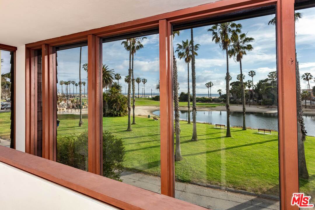 6623 Esplanade Playa del Rey, CA 90293 - Photo 7 of 28 Gallery Image 7