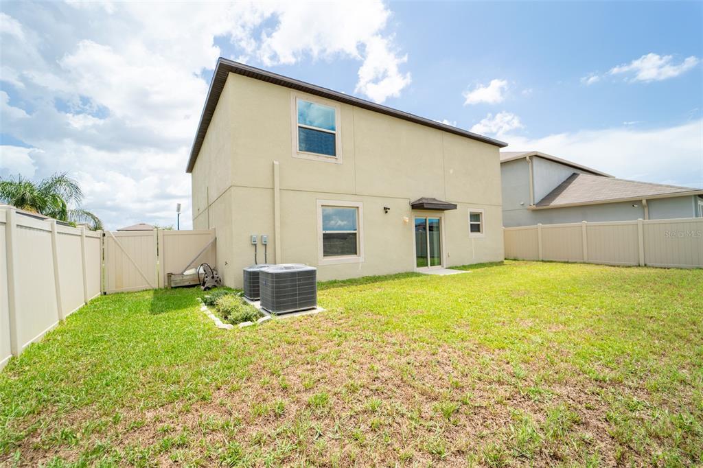 9831 Lemon Drop Loop Ruskin, FL 33573 - Photo 8 of 44