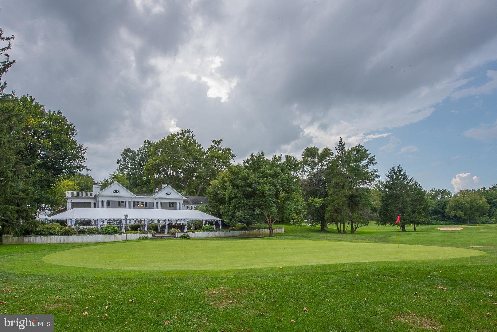 441 Drummers Lane, Unit 441 Wayne, PA 19087 - Photo 31 of 32 a house view with a garden space