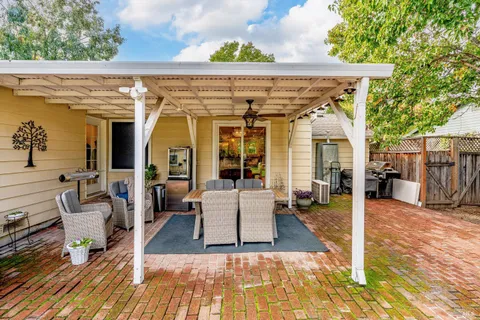 $935,000 | 856 5th Street West, Sonoma, CA 95476