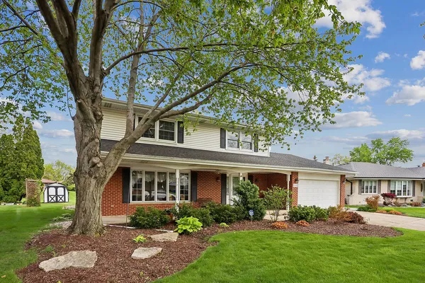$575,000 | 3020 Spring Green Drive, Darien, IL 60561