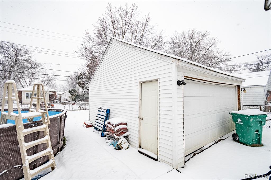 15337 Charles R Avenue Eastpointe, MI 48021 - Photo 34 of 36 Gallery Image 34