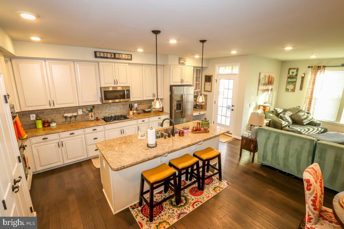 13603 Rockingham Lane Gainesville, VA 20155 - Photo 4 of 36 Great Space and Amenities for Entertaining