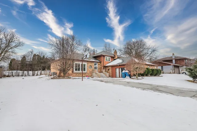 $500,000 | 8821 West 100th Street, Palos Hills, IL 60465