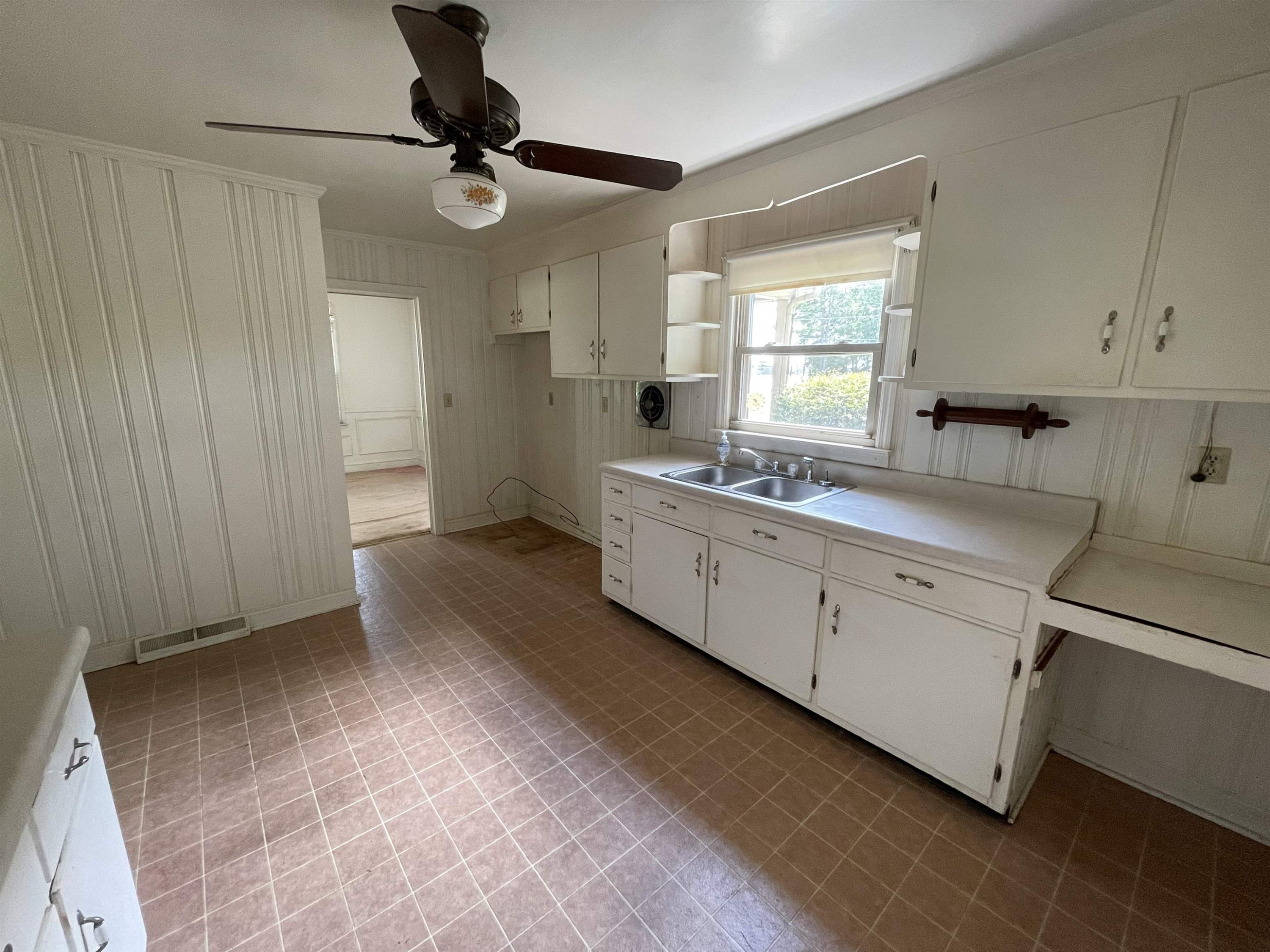437 South Morgan Street Roxboro, NC 27573 - Photo 8 of 22 Photo 8