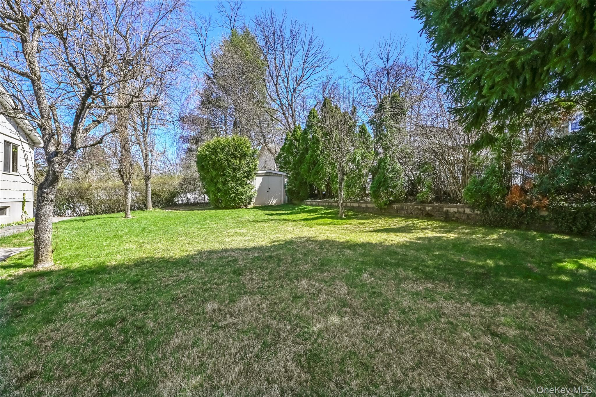 568 Manville Road, Unit UPPER R Pleasantville, NY 10570 - Photo 32 of 32 Expansive lawn area with mature trees and perimeter shrubbery