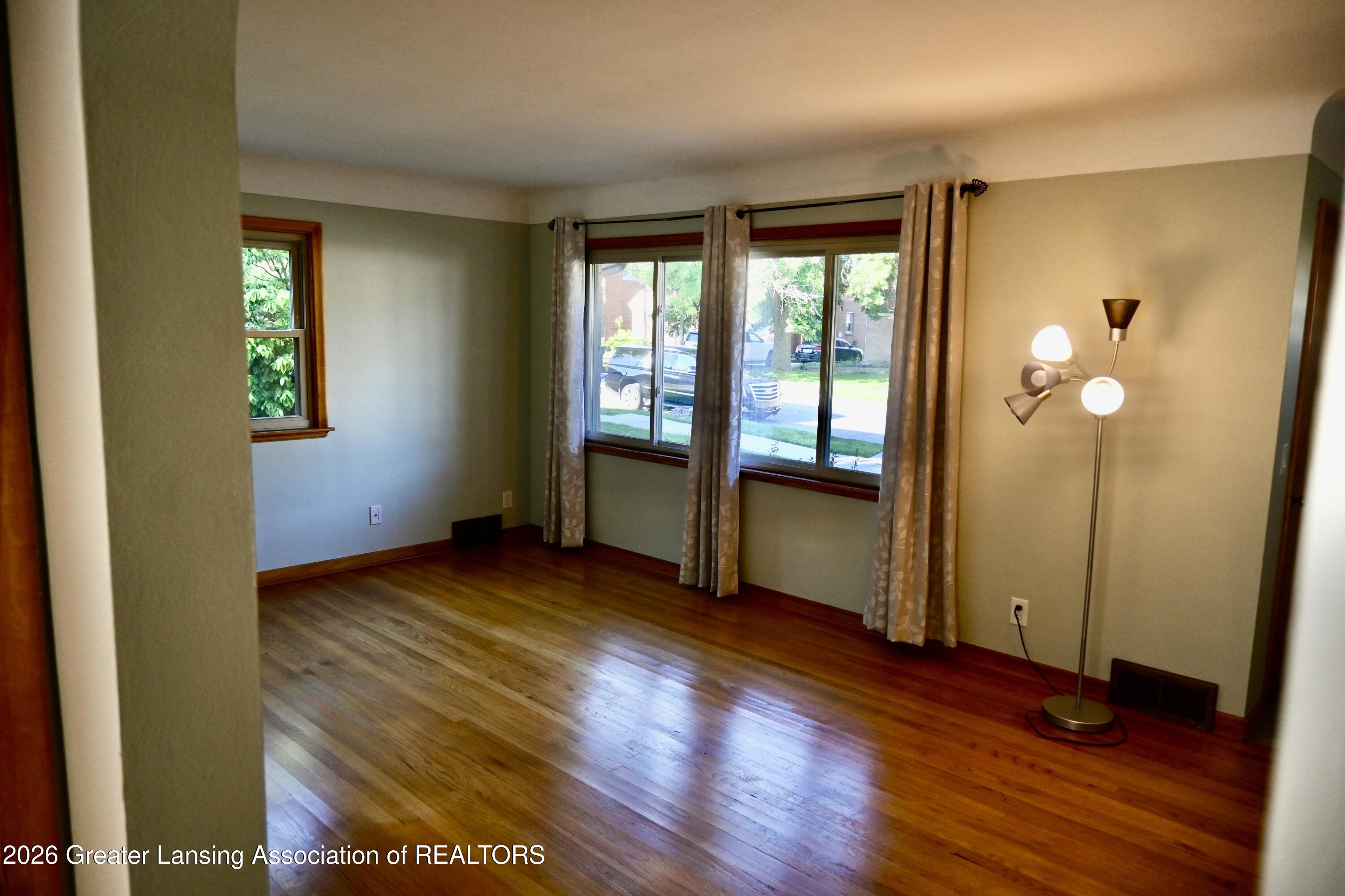 2510 Chatham Road Lansing, MI 48910 - Photo 6 of 24 EB69BD36-925F-4F85-81CB-4A2D2024A9CE_1_2