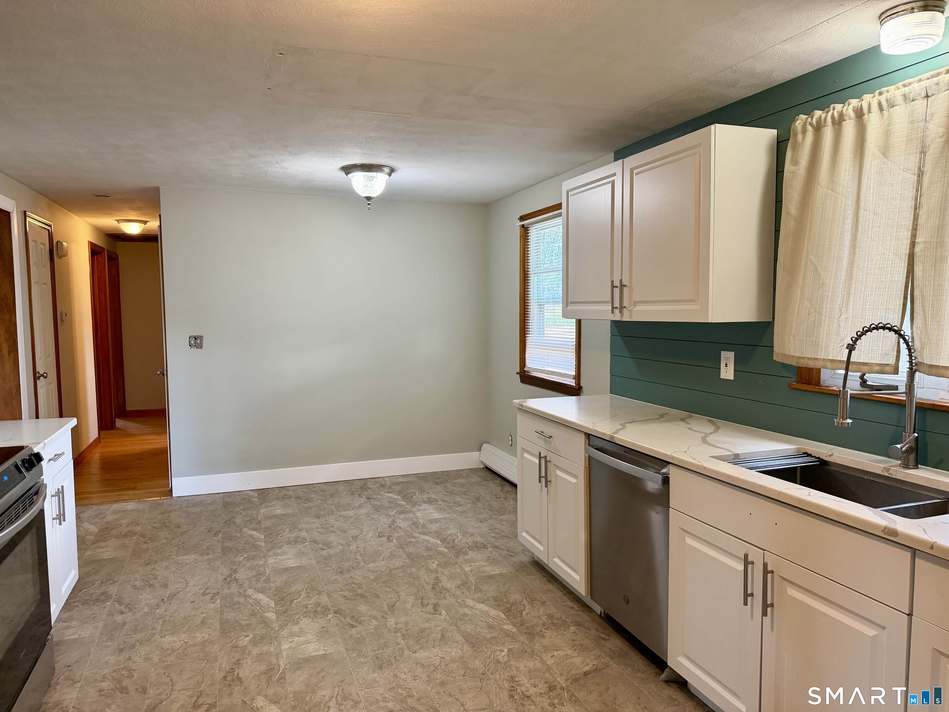 4 Betty Road Enfield, CT 06082 - Photo 10 of 30
