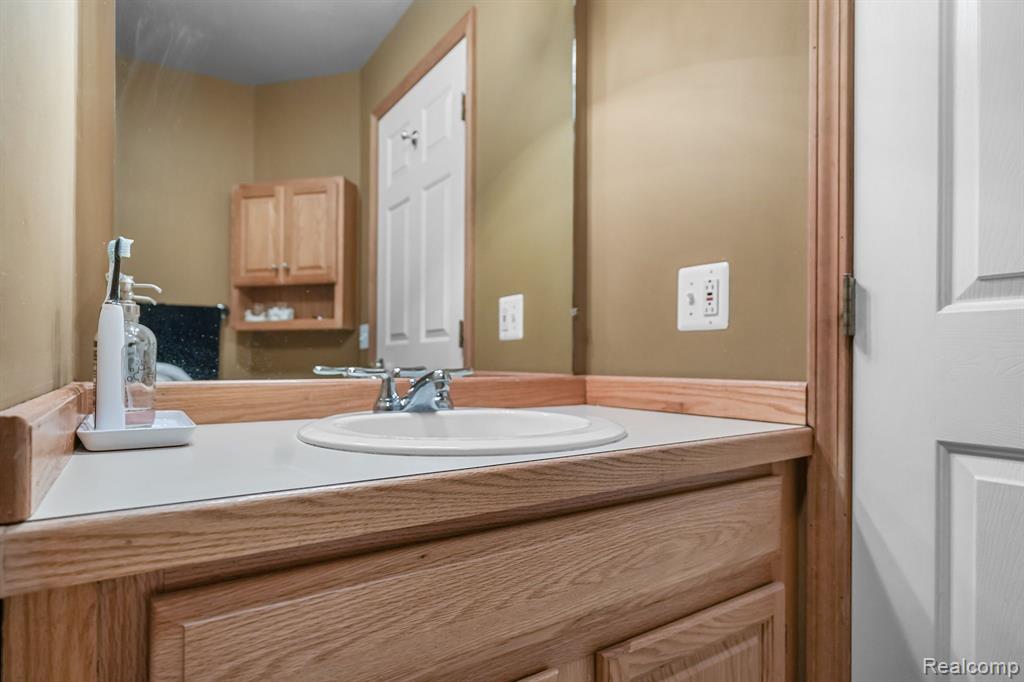 9045 Commerce Road Commerce Township, MI 48382 - Photo 32 of 46