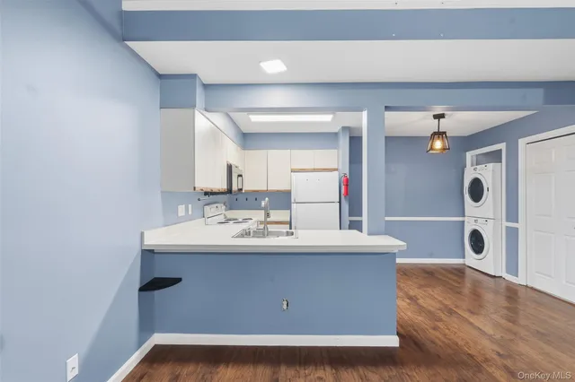 a view of livingroom with washer and dryer