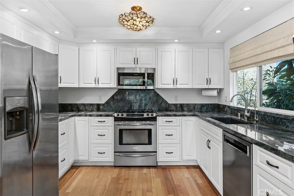 1321 Pepper Tree Lane Vista, CA 92084 - Photo 12 of 63 Kitchen - Upgraded/remodeled