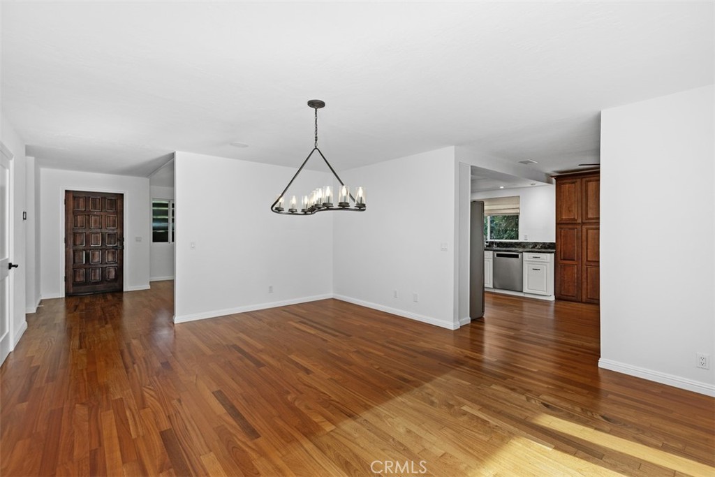 1321 Pepper Tree Lane Vista, CA 92084 - Photo 9 of 63 Dining