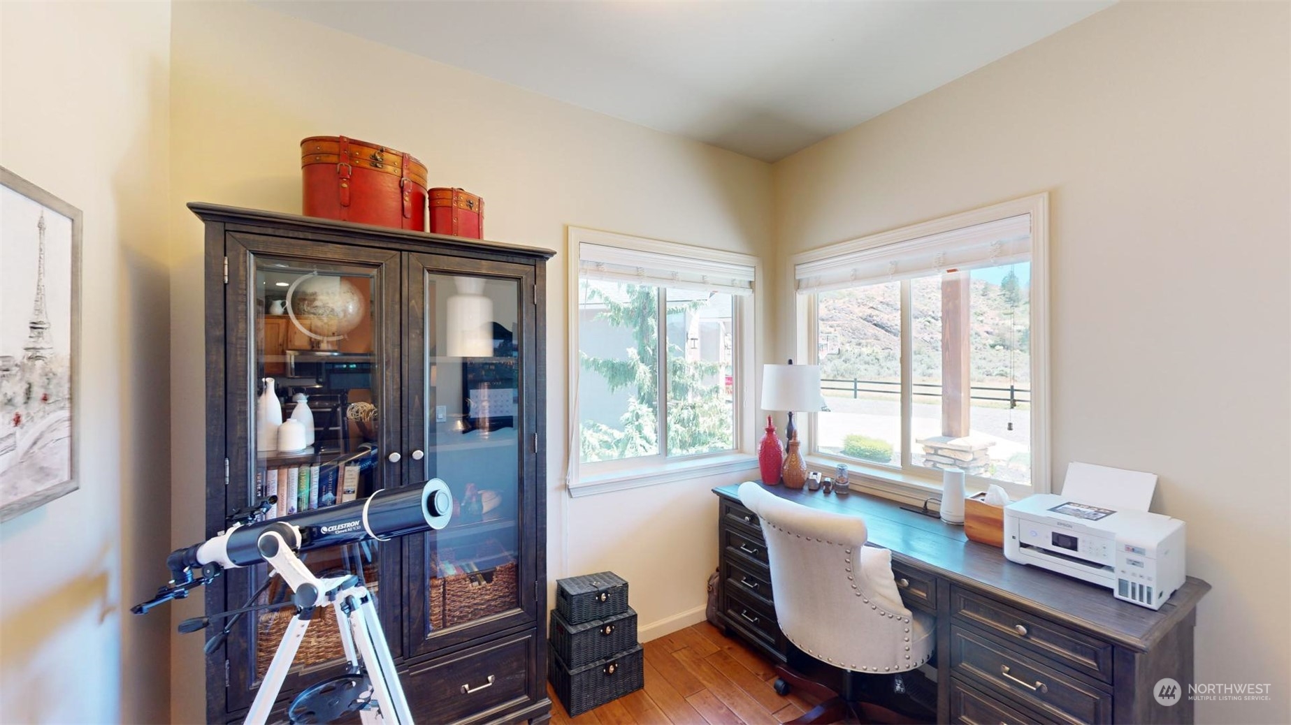 192 Hubbard Road Riverside, WA 98849 - Photo 24 of 40 a living room with furniture and a window