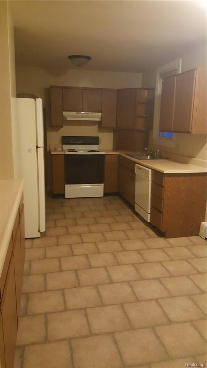 6541 Denton Road Belleville, MI 48111 - Photo 17 of 19 20161026_182938.jpg