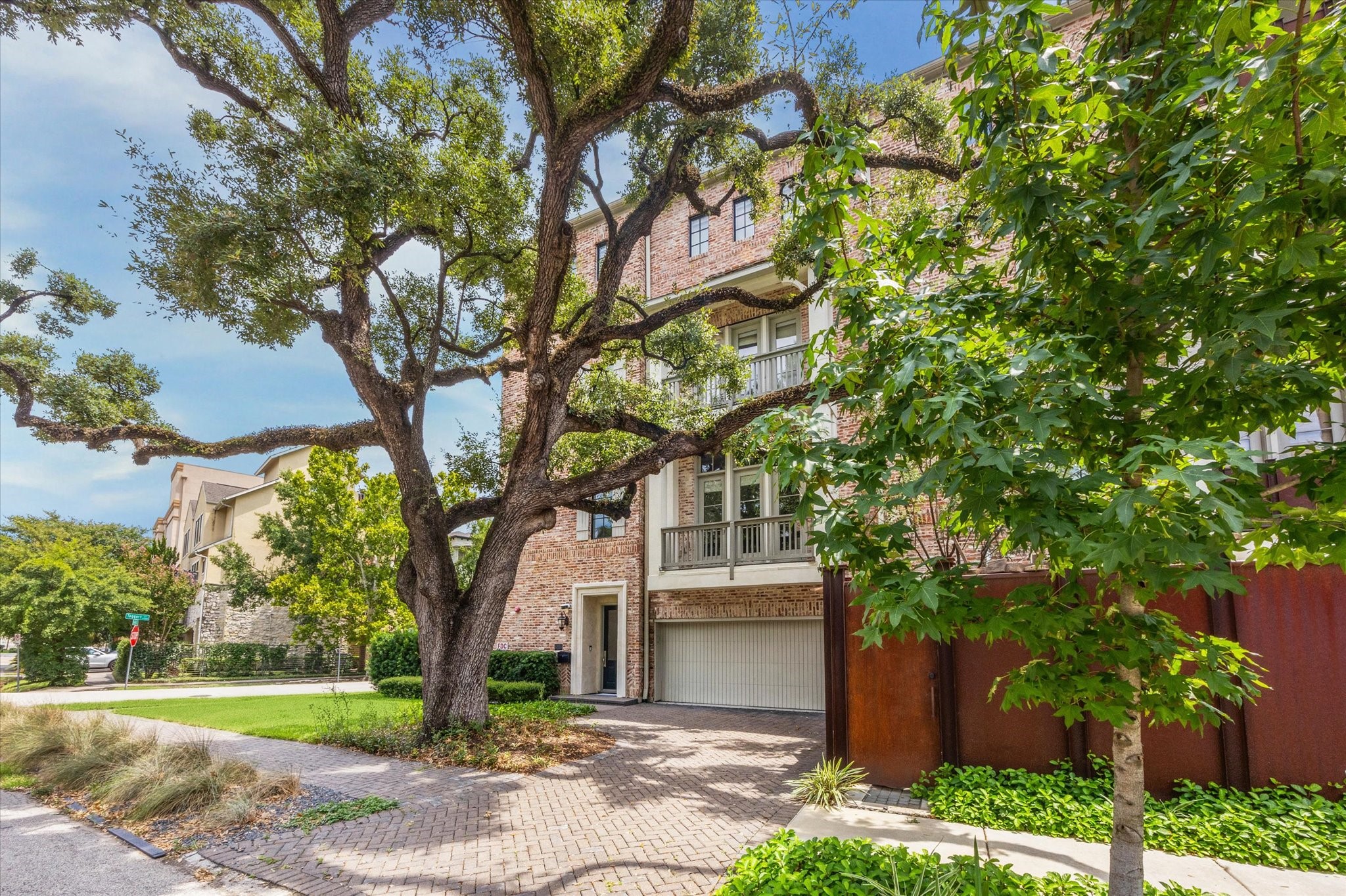 Four story home situated on a corner lot in Camp Logan. Easy access to freeways, Downtown, Medical Center, shopping areas, and Memorial Park.