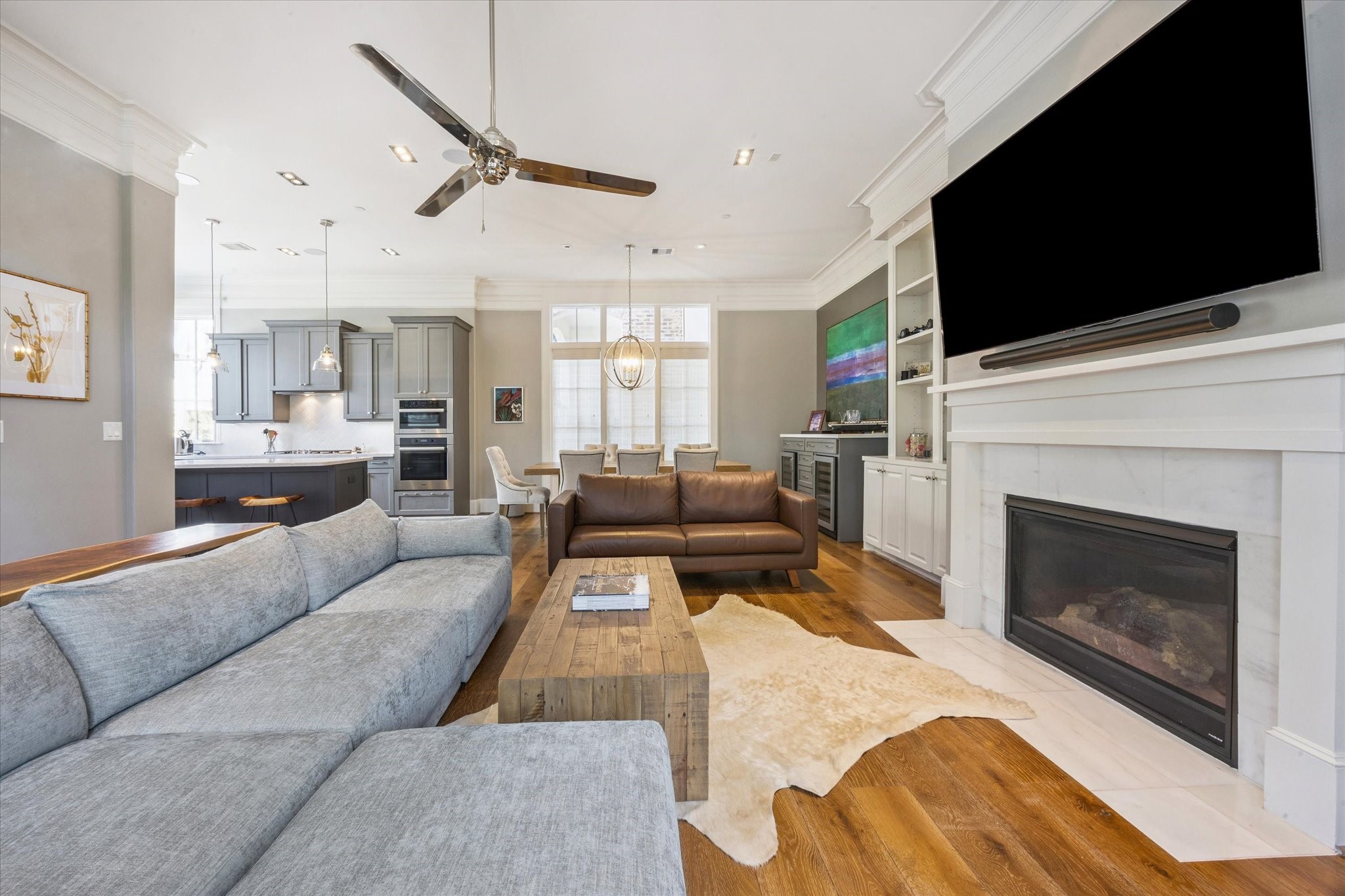 6331 Durford Street Houston, TX 77007 - Photo 12 of 37 Great for entertaining is the second-floor open concept living space.