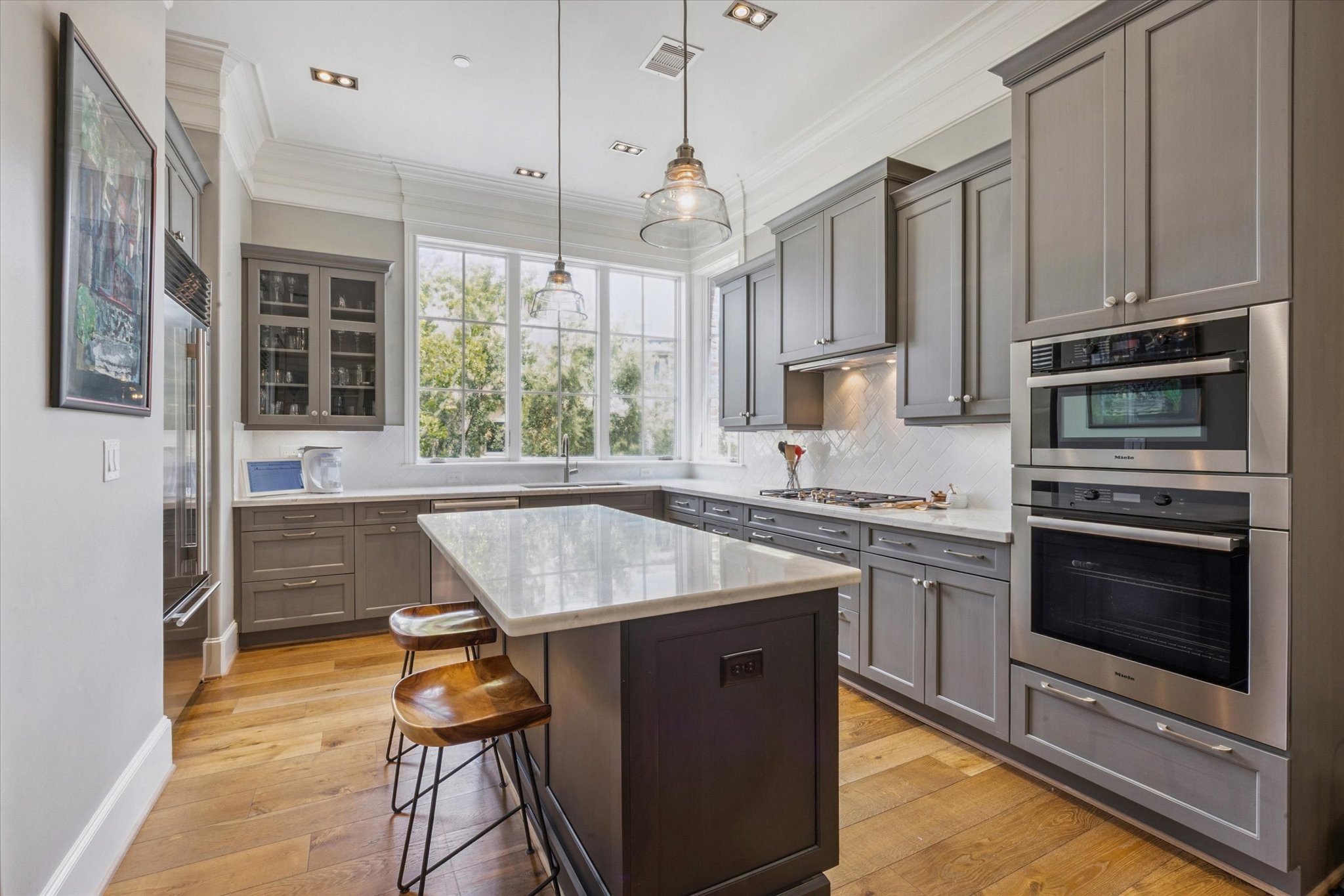 6331 Durford Street Houston, TX 77007 - Photo 14 of 37 Island kitchen with ample counter and cabinet space; and a built-in microwave and single electric oven.