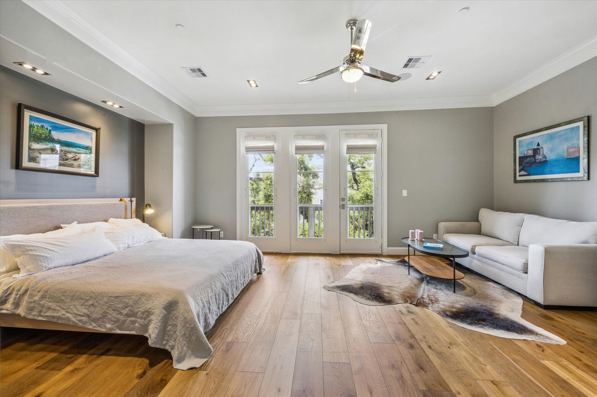 6331 Durford Street Houston, TX 77007 - Photo 20 of 37 Secondary view of the primary bedroom and the covered balcony.