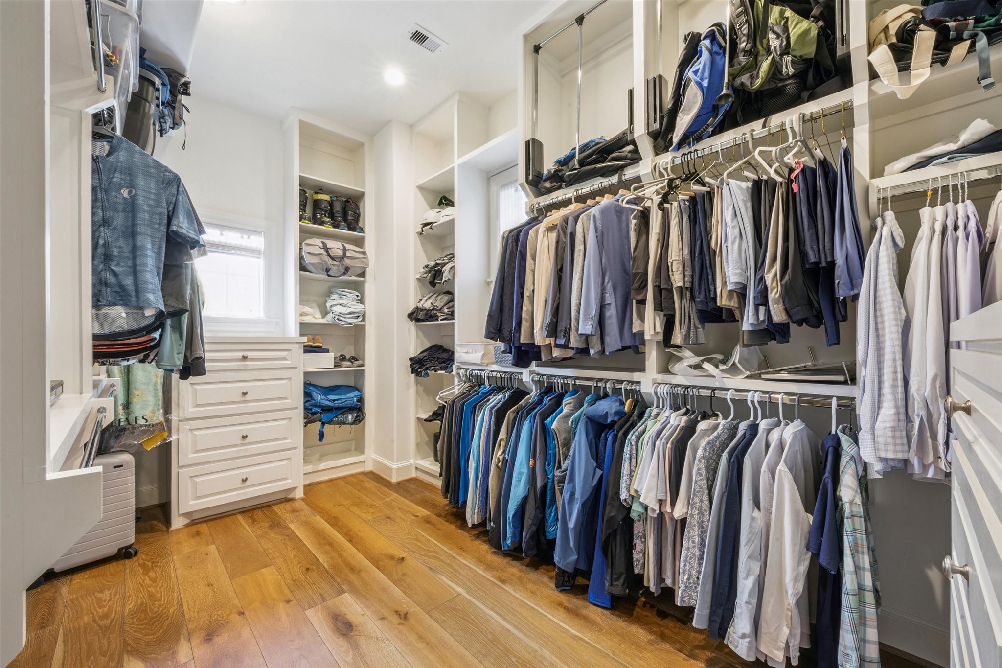 6331 Durford Street Houston, TX 77007 - Photo 25 of 37 The primary walk-in closet has two built-in dressers, shelves for shoes and ample hanging areas.
