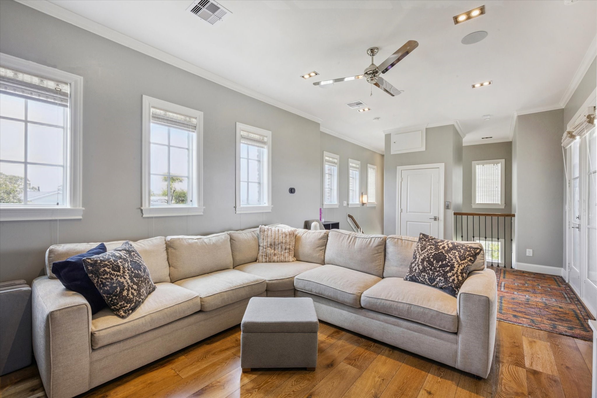 6331 Durford Street Houston, TX 77007 - Photo 28 of 37 Secondary view of the Media/ Game/ Family Room.