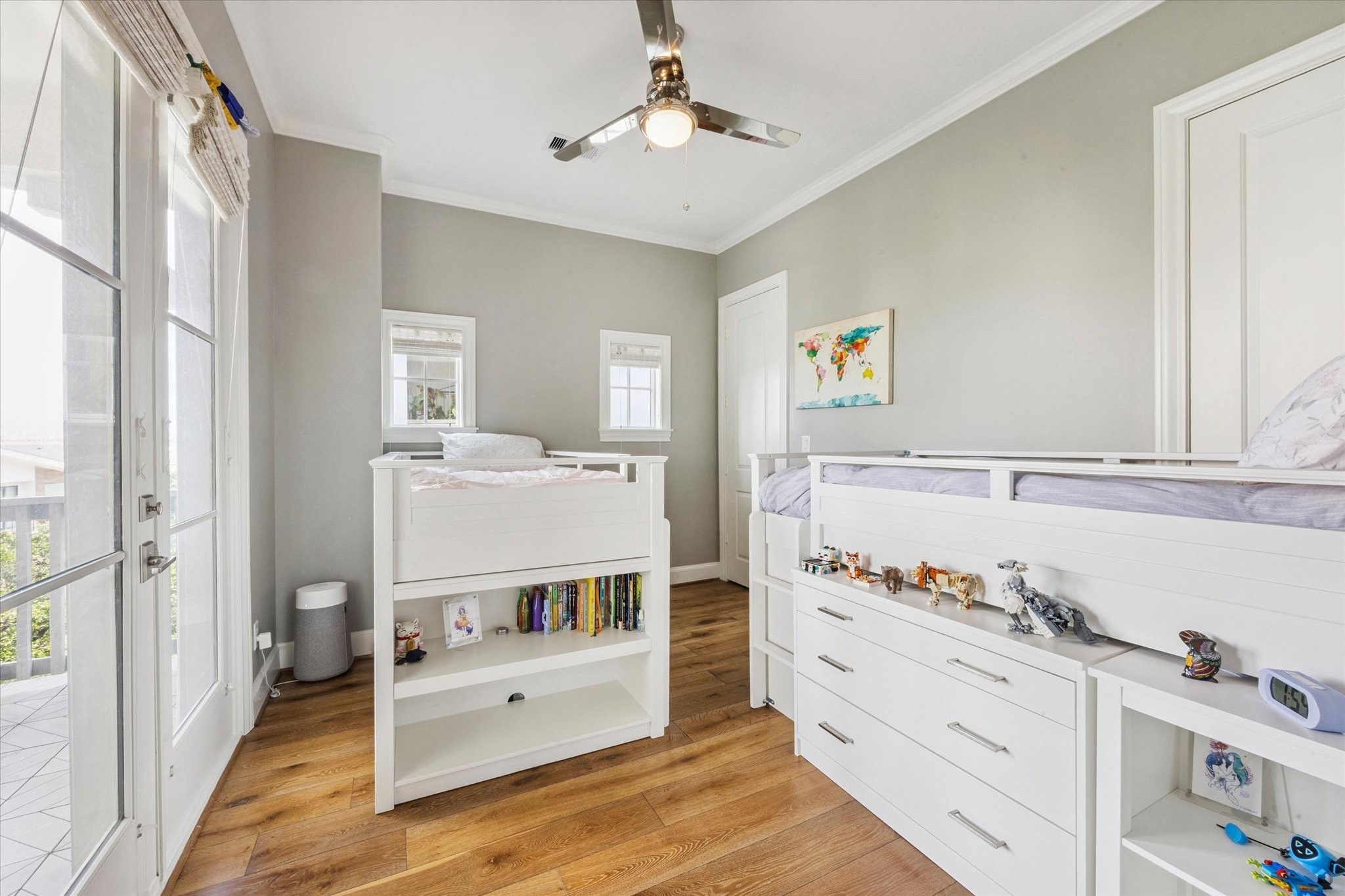 6331 Durford Street Houston, TX 77007 - Photo 30 of 37 Fourth floor guest bedroom with walk-in closet.