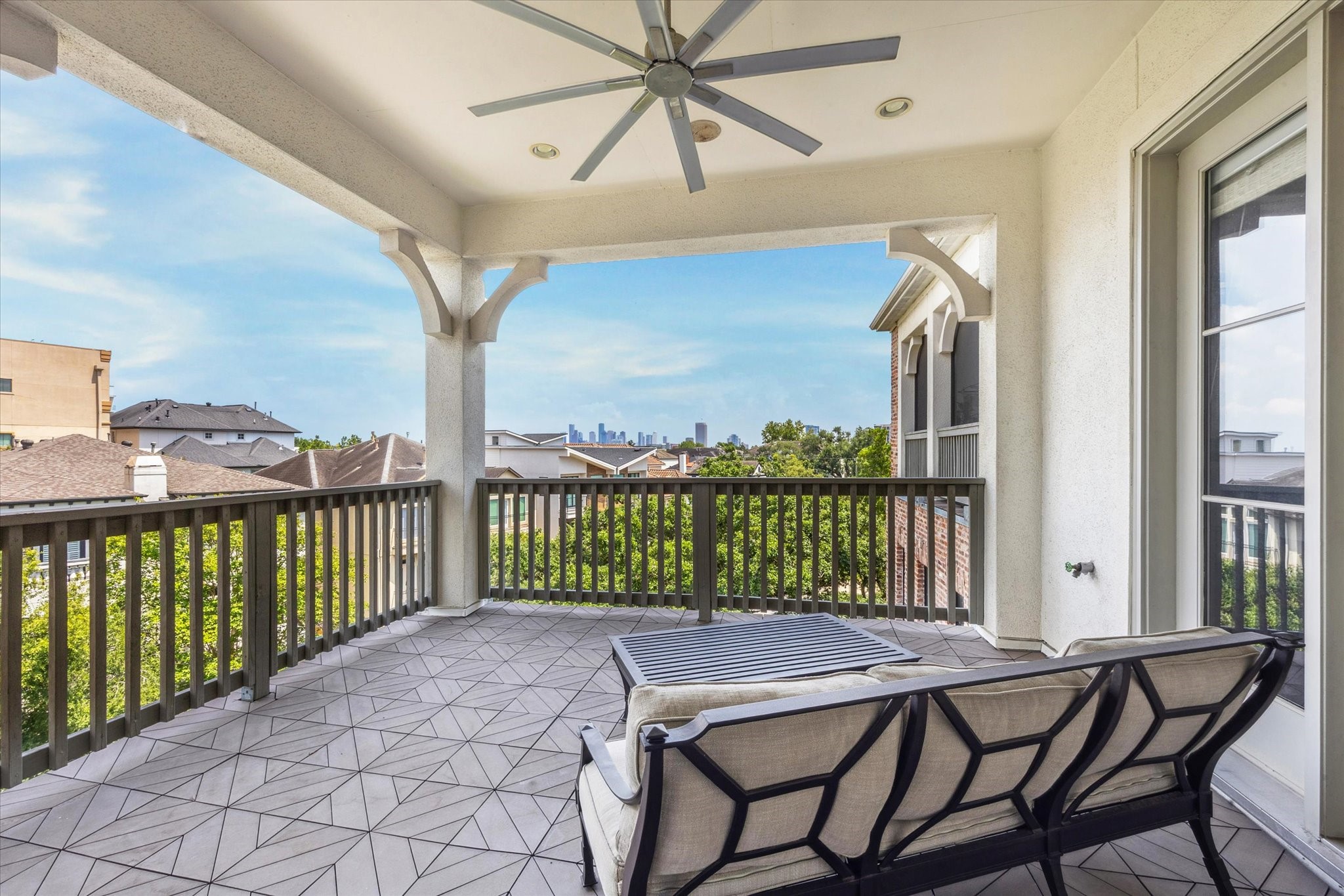6331 Durford Street Houston, TX 77007 - Photo 32 of 37 The fourth floor terrace.