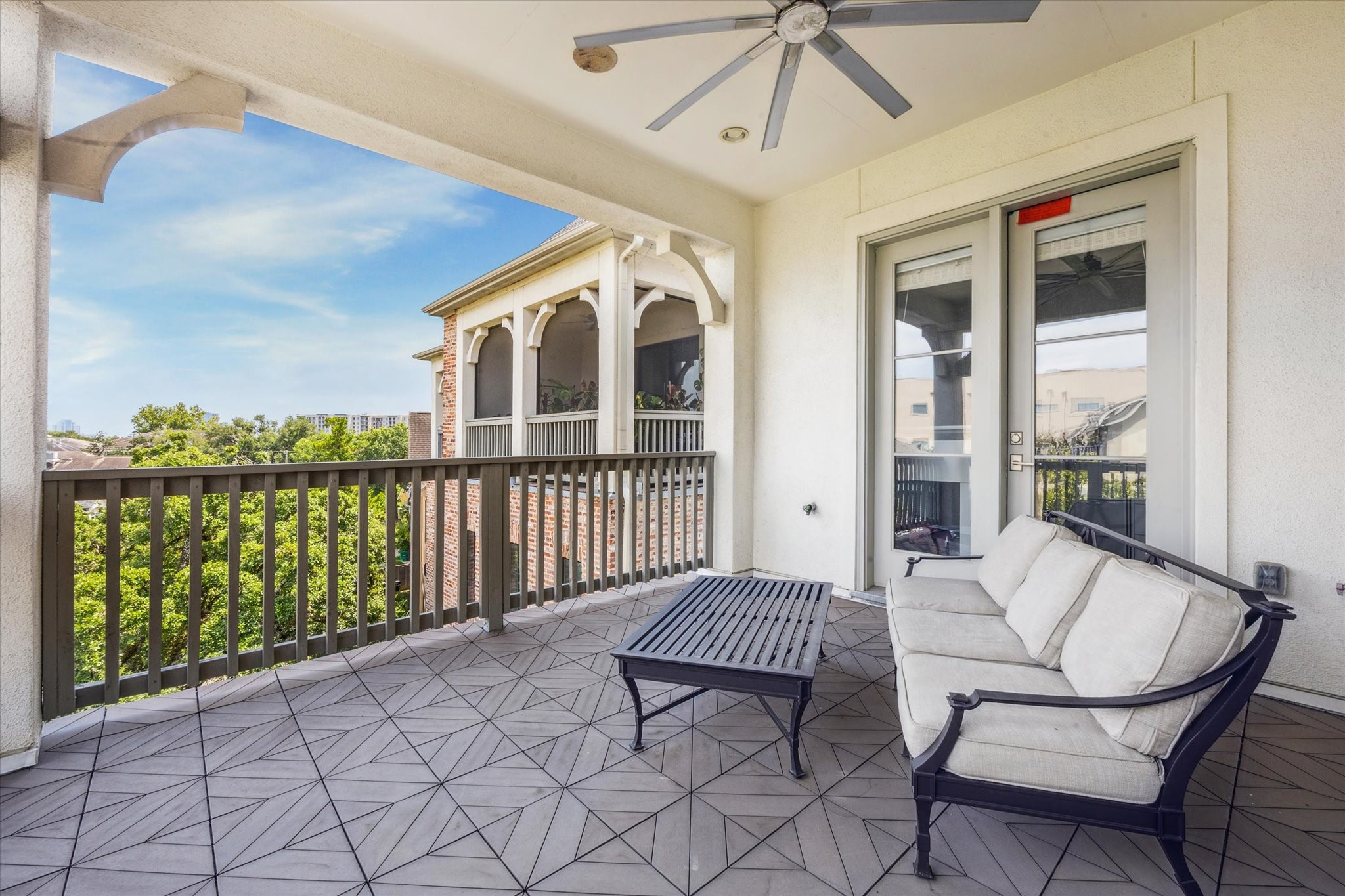 6331 Durford Street Houston, TX 77007 - Photo 33 of 37 Secondary view of the fourth floor terrace.