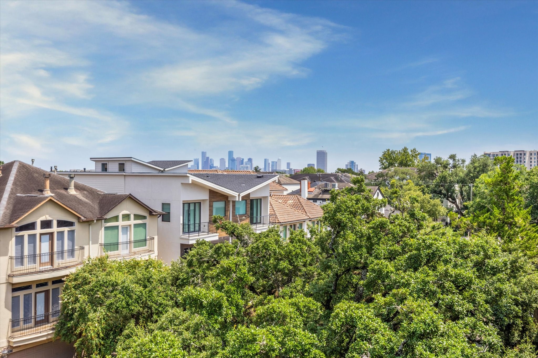 6331 Durford Street Houston, TX 77007 - Photo 34 of 37 Downtown skyline view from the fourth floor terrace.