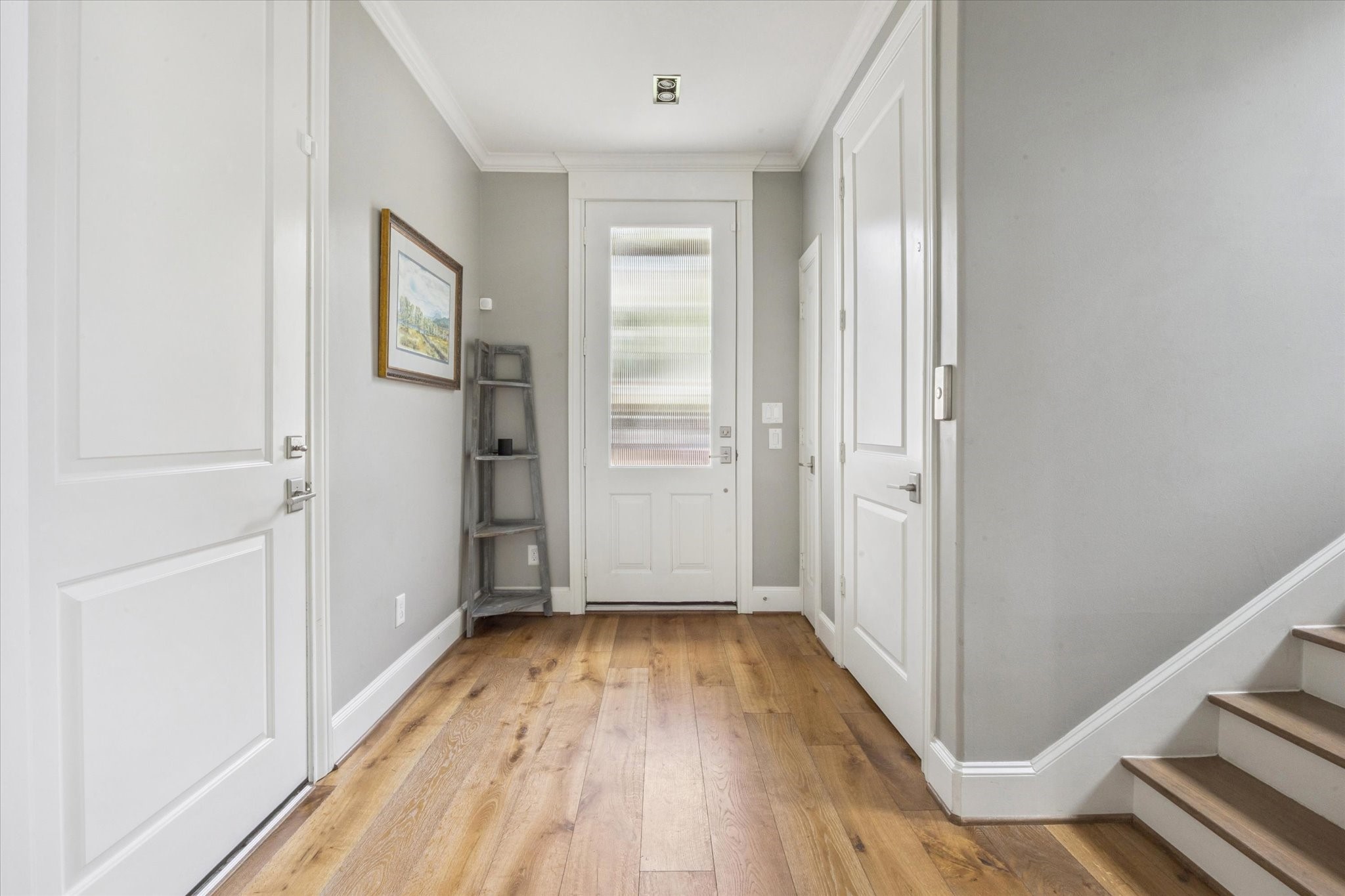 6331 Durford Street Houston, TX 77007 - Photo 8 of 37 View from the guest bedroom towards the front door.
