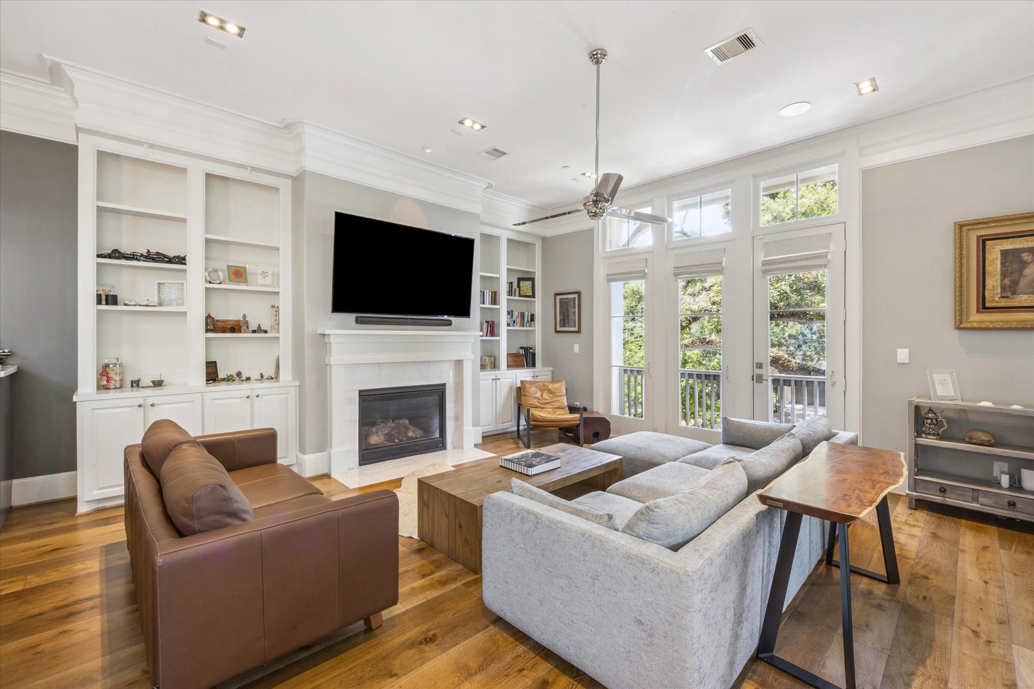 6331 Durford Street Houston, TX 77007 - Photo 10 of 37 Second floor living space with built-ins around the gas-log fireplace and a balcony with views of the large oak tree.