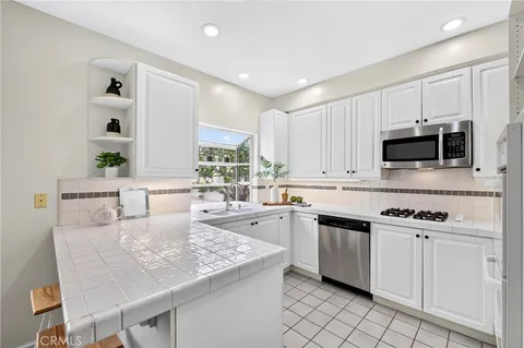 $1,087,000 | 2825 Plaza Del Amo, Unit 102, Torrance, CA 90503
