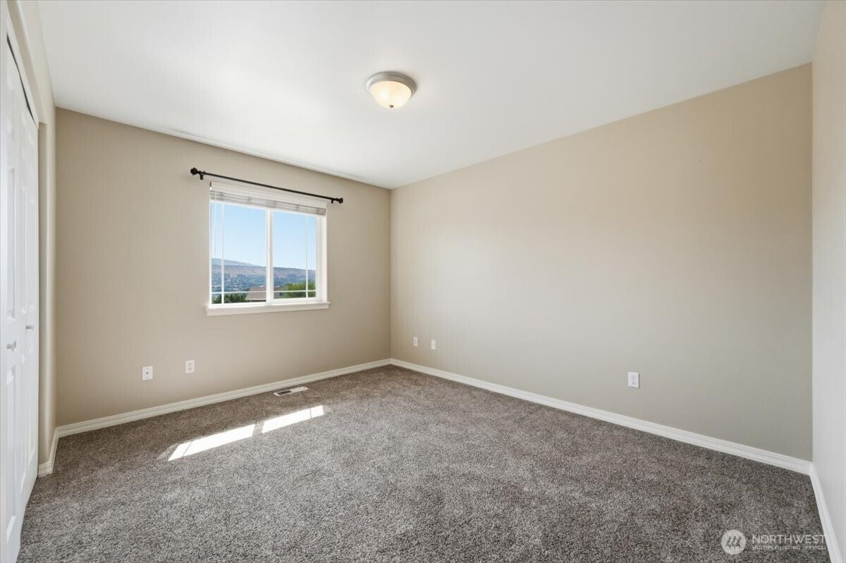2132 West Honeysett Road Wenatchee, WA 98801 - Photo 22 of 38