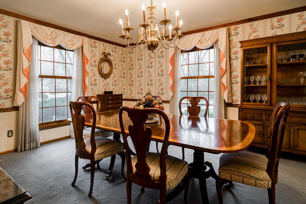 212 Ashbourne Road Bexley, OH 43209 - Photo 3 of 32