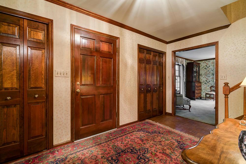 212 Ashbourne Road Bexley, OH 43209 - Photo 5 of 32