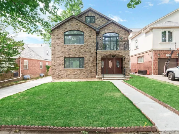 $2,980,000 | 147-29 70th Avenue | Kew Gardens Hills