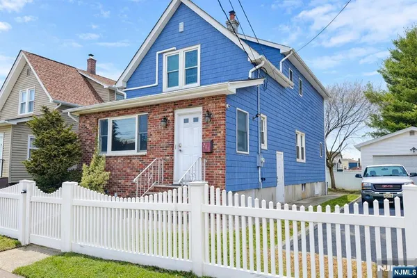 $2,200 | 205 Valley Brook Avenue, Unit 2, Lyndhurst, NJ 07071