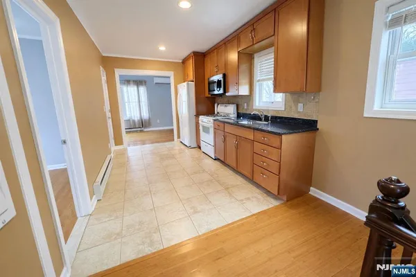 $2,200 | 205 Valley Brook Avenue, Unit 2, Lyndhurst, NJ 07071