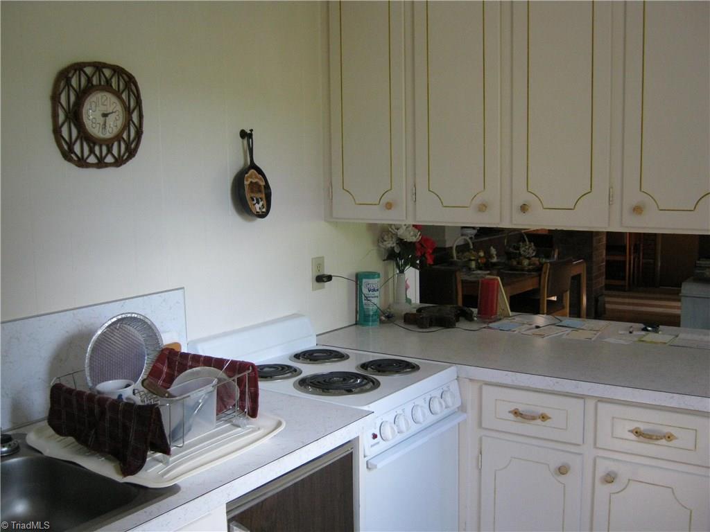 127 Hiatt Road Thomasville, NC 27360 - Photo 13 of 19 Gallery Image 13