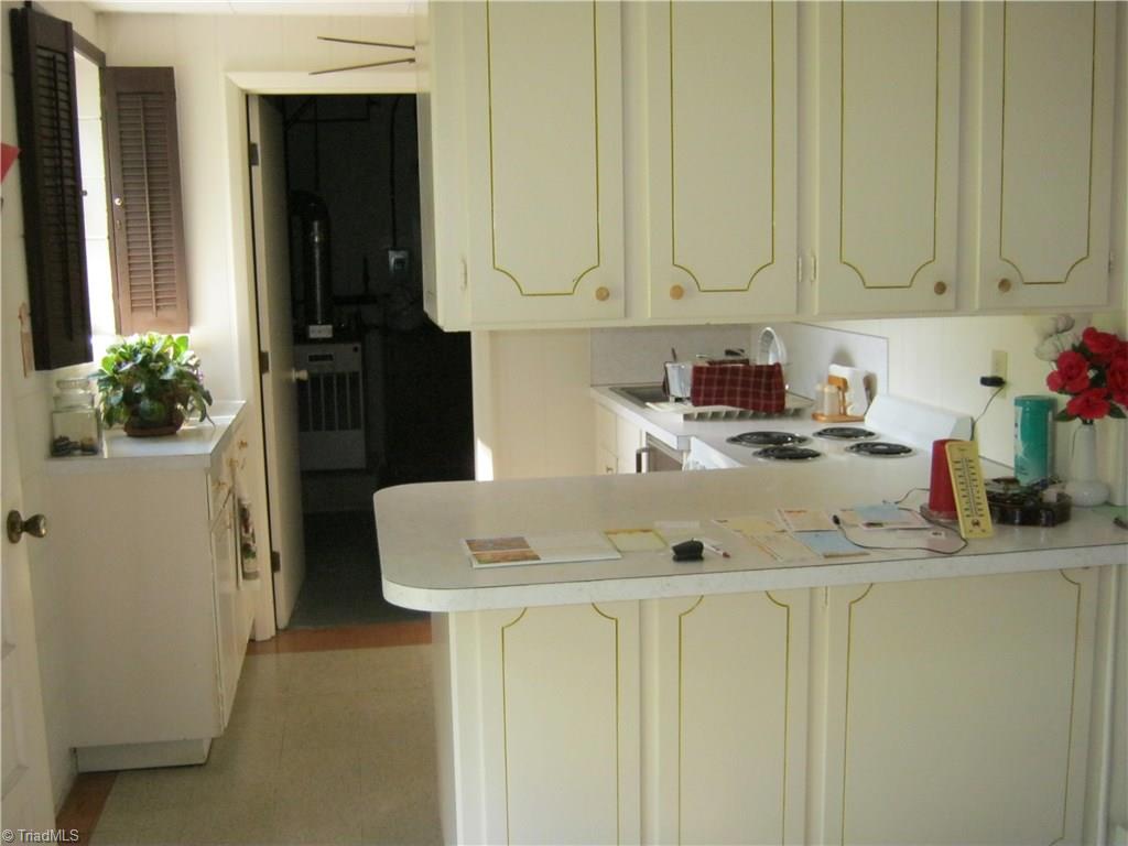 127 Hiatt Road Thomasville, NC 27360 - Photo 14 of 19 Gallery Image 14
