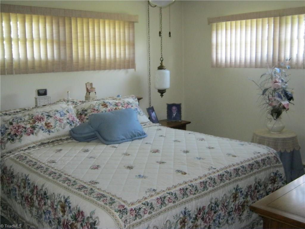 127 Hiatt Road Thomasville, NC 27360 - Photo 10 of 19 Gallery Image 10
