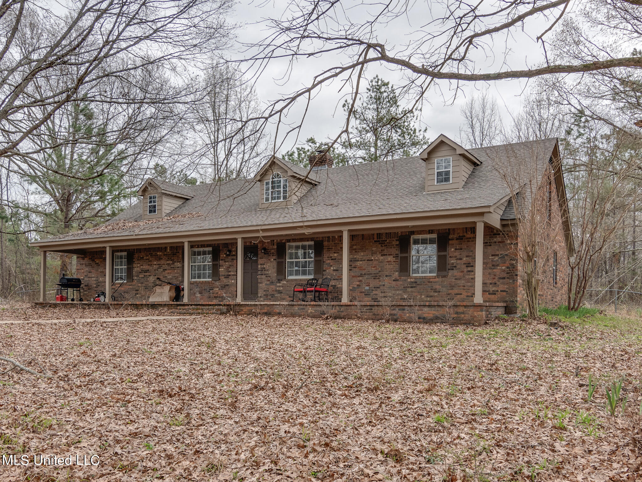 307 Woodview Road Byhalia, MS 38611 - Photo 3 of 37 307 Woodview Road-3