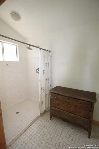 $1,150 | 303 South Nueces Street, San Antonio, TX 78207