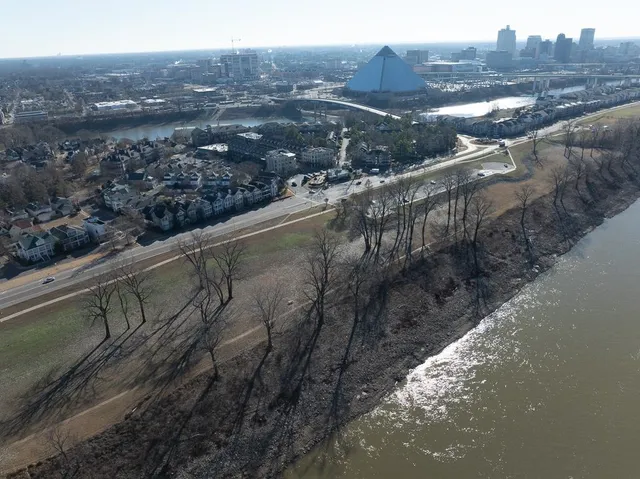 $399,000 | 866 River Park Drive, Memphis, TN 38103