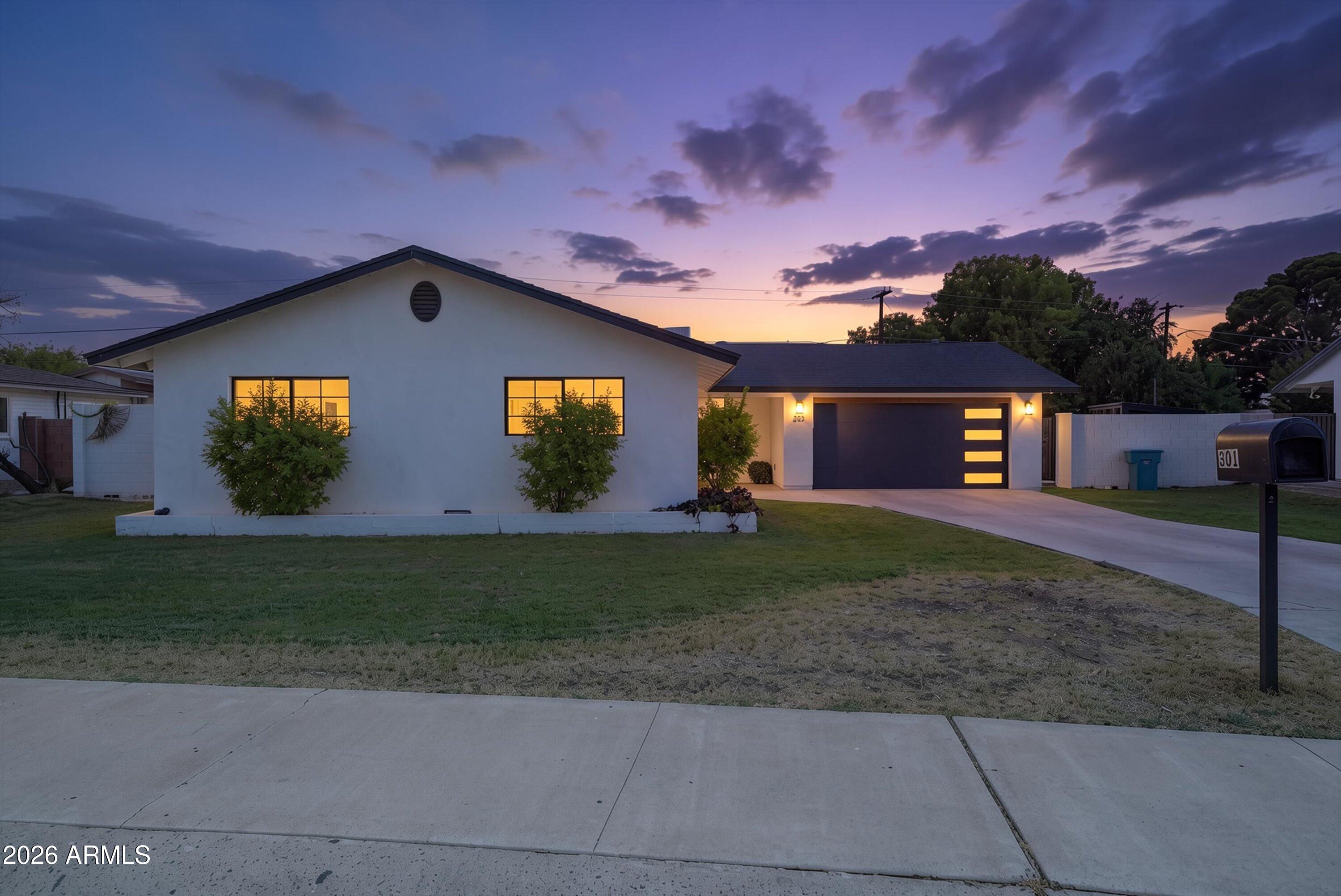301 East Royal Palm Road Phoenix, AZ 85020 - Photo 2 of 69 02-6a3ff06c9b13ec2278c25150