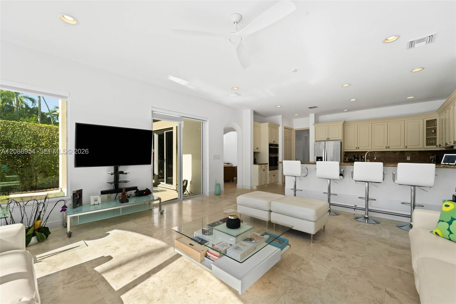 1490 Cleveland Road Miami Beach, FL 33141 - Photo 9 of 33 Gallery Image 9