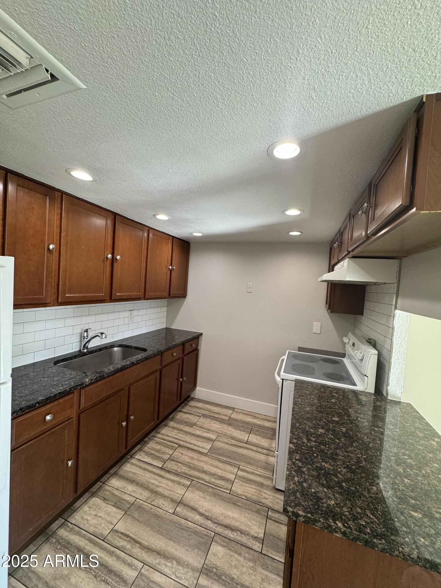 6814 North 35th Avenue, Unit D Phoenix, AZ 85017 - Photo 6 of 18 IMG_8584